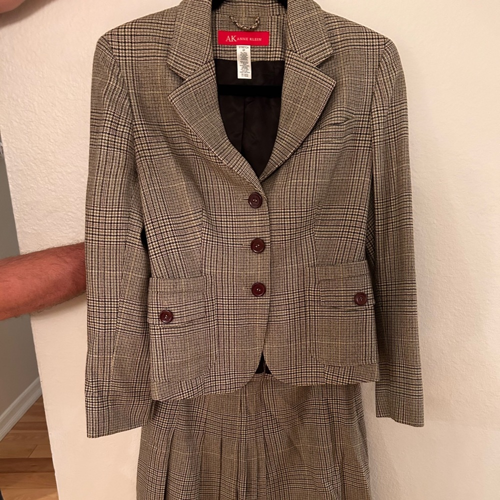 Anne Klein suit! Only worn a few times size 6p top and size 2p skirt